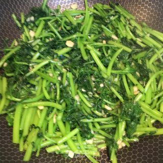 蒜蓉炒茼蒿的做法步骤：6