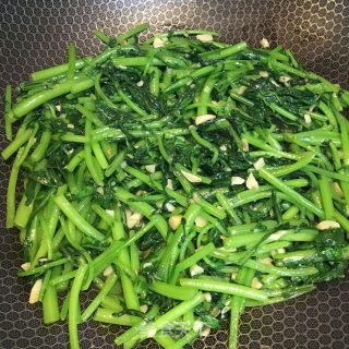 蒜蓉炒茼蒿的做法步骤：7