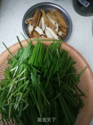 韭菜豆干的做法步骤：1