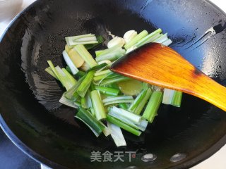 梭子蟹炒年糕的做法步骤：5