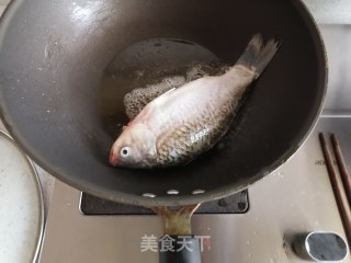 鲫鱼荷包蛋汤的做法步骤：5