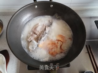 鲫鱼荷包蛋汤的做法步骤：7