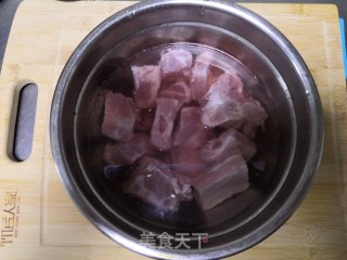 糖醋排骨的做法步骤：1
