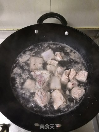 糖醋排骨的做法步骤：3