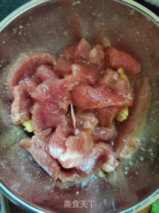 海带芽肉片汤的做法步骤：2