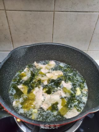 海带芽肉片汤的做法步骤：5