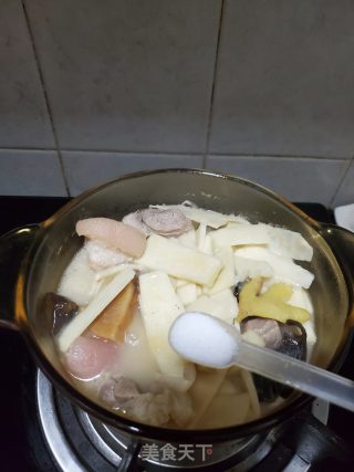 猪脚肉炖笋片的做法步骤：9