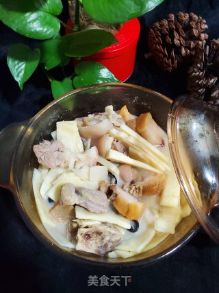猪脚肉炖笋片的做法步骤：11