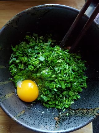 鲜肉韭菜锅贴的做法步骤：4