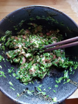 鲜肉韭菜锅贴的做法步骤：5
