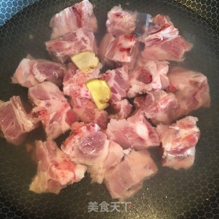 虫草花炖排骨的做法步骤：2