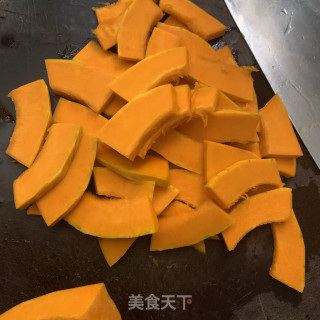 蒜蓉豆豉炒南瓜的做法步骤：2