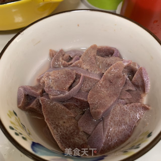 十分钟靓汤：枸杞叶滚猪肝汤的做法步骤：1