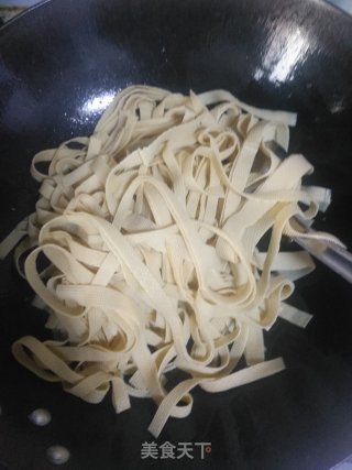 辣味炖豆皮的做法步骤：7