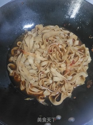 辣味炖豆皮的做法步骤：8