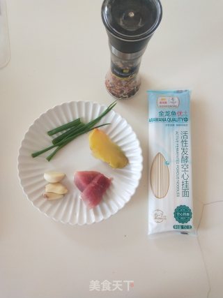 榨菜肉丝面的做法步骤：1