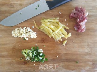 榨菜肉丝面的做法步骤：2