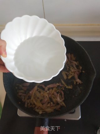 榨菜肉丝面的做法步骤：6