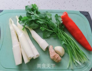 凉拌高笋丝的做法步骤：1