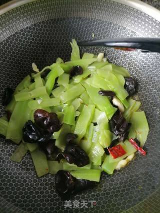 素炒莴笋的做法步骤：4