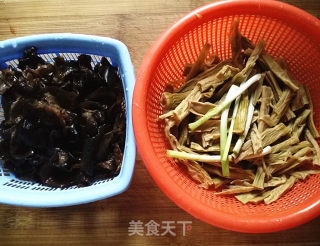 黄山烤笋炖鸡汤的做法步骤：3
