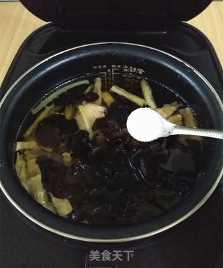 黄山烤笋炖鸡汤的做法步骤：8