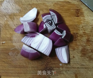 彩蔬奶炖鸡腿肉的做法步骤：2