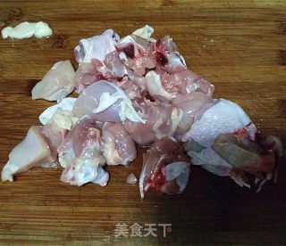 彩蔬奶炖鸡腿肉的做法步骤：5