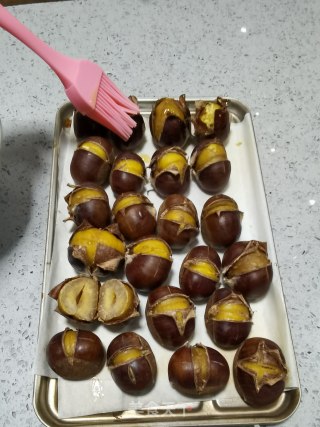 糖烤板栗的做法步骤：9