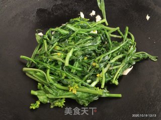清炒油菜花的做法步骤：5