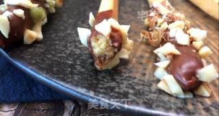 Pocky巧克力饼干条，甜蜜巧克力外衣，裹上香脆果仁，满满奶香的饼干棒，入口嘎嘣脆。的做法步骤：12