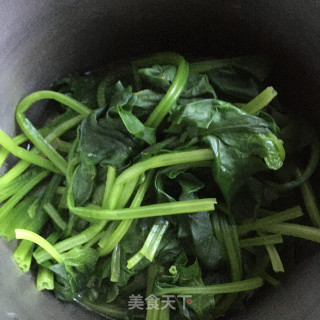 薄脆腊牛肉菠菜卷的做法步骤：1