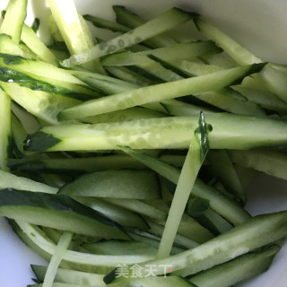 薄脆腊牛肉菠菜卷的做法步骤：5