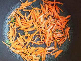 胡萝卜鸡蛋炒面的做法步骤：5