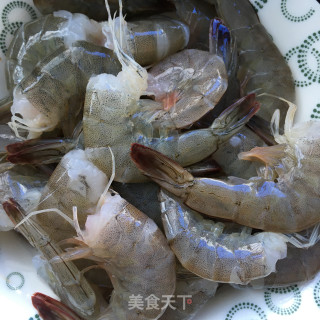 青虾鲜肉馄饨的做法步骤：2