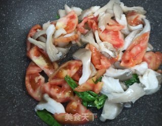 西红柿豆腐平菇汤的做法步骤：3
