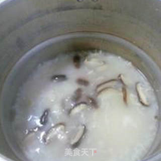 香菇咸肉大米粥的做法步骤：12