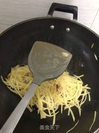 清炒土豆丝的做法步骤：3