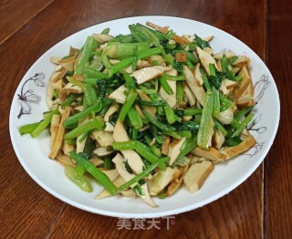 香芹炒香干的做法步骤：8