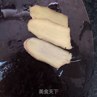 番茄龙胆鱼尾汤的做法步骤：1