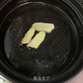 番茄龙胆鱼尾汤的做法步骤：5