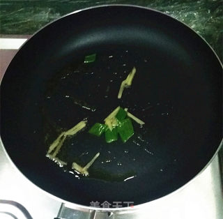 红烧鲫鱼的做法步骤：4