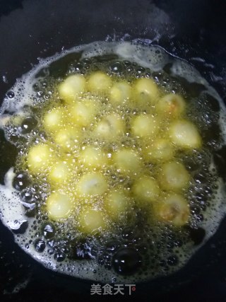糖醋虎皮鹌鹑蛋的做法步骤：2