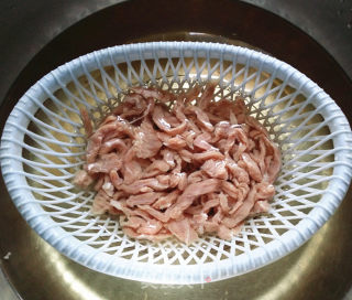 芫爆牛肉丝的做法步骤：2