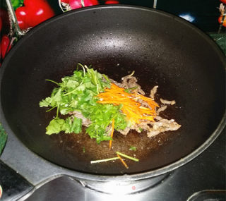 芫爆牛肉丝的做法步骤：9