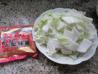 蟹味棒炒大白菜的做法步骤：1