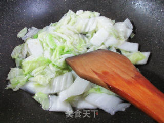 蟹味棒炒大白菜的做法步骤：3