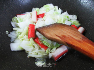 蟹味棒炒大白菜的做法步骤：4