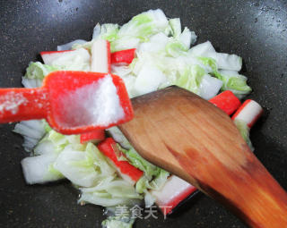 蟹味棒炒大白菜的做法步骤：5