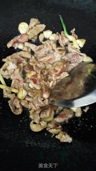 茭白炒肉的做法步骤：5